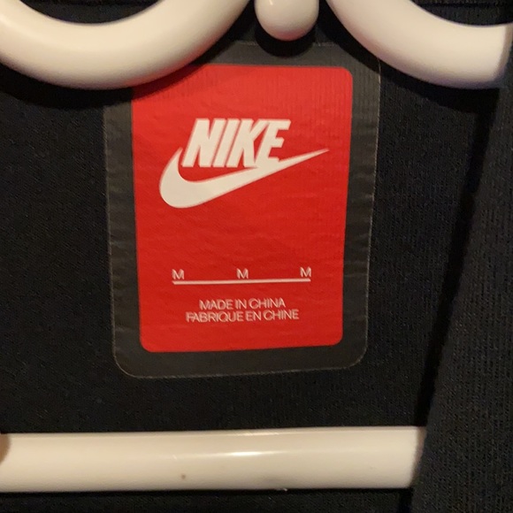 Nike Women’s Tech Fleece Cape Fleece Jacket Black - Picture 3 of 3